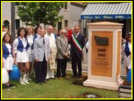 2005: Monumento del bicentenario posto in piazza a Povegliano