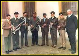 1968: Il Maestro Antonio Cavallini con i ragazzi del corso di musica